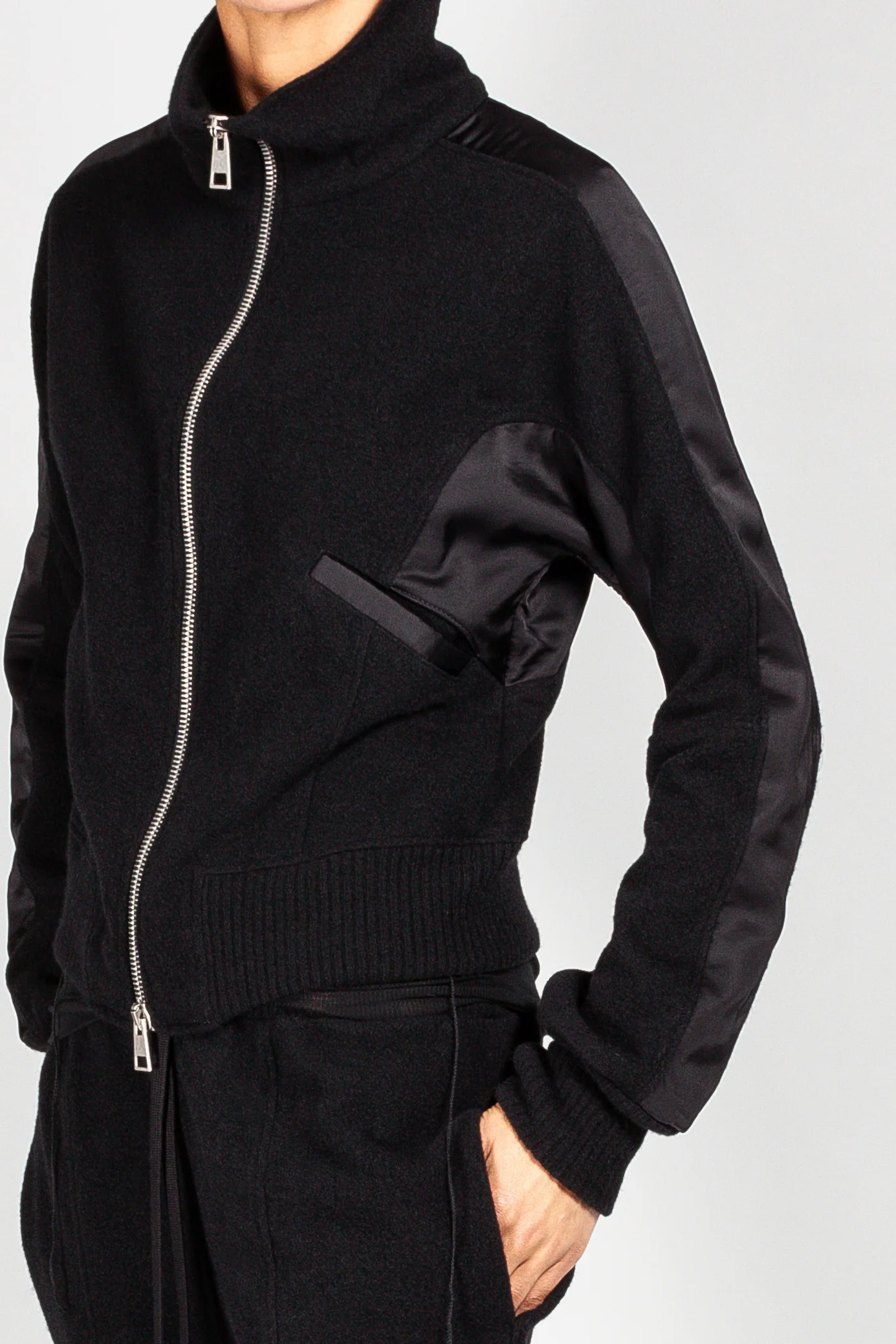 Halfneck Sweater + Zip - Image 5